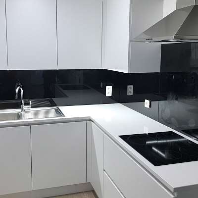 Gelakt glas in keukens en badkamers - Glaswerken Van Den Bossche Daevy