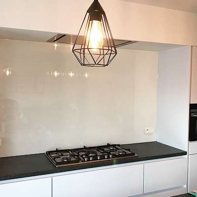 Gelakt glas in keukens en badkamers - Glaswerken Van Den Bossche Daevy