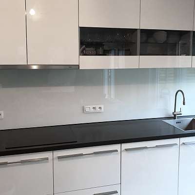 Gelakt glas in keukens en badkamers - Glaswerken Van Den Bossche Daevy