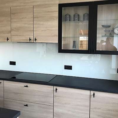 Gelakt glas in keukens en badkamers - Glaswerken Van Den Bossche Daevy