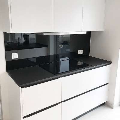 Gelakt glas in keukens en badkamers - Glaswerken Van Den Bossche Daevy