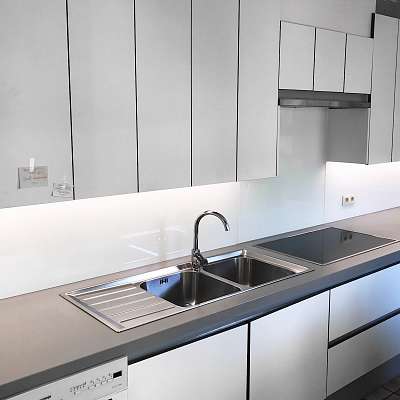 Gelakt glas in keukens en badkamers - Glaswerken Van Den Bossche Daevy