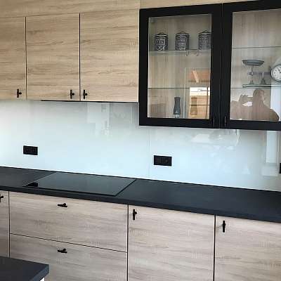 Gelakt glas in keukens en badkamers - Glaswerken Van Den Bossche Daevy