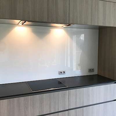 Gelakt glas in keukens en badkamers - Glaswerken Van Den Bossche Daevy