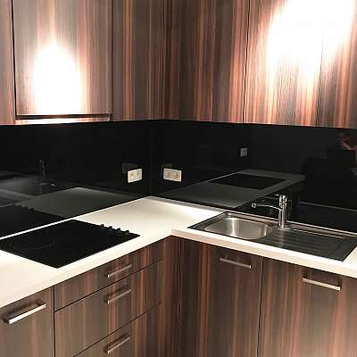 Gelakt glas in keukens en badkamers - Glaswerken Van Den Bossche Daevy