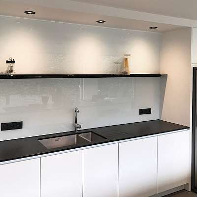 Gelakt glas in keukens en badkamers - Glaswerken Van Den Bossche Daevy